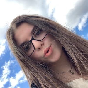 Meet your Posher, Adriana